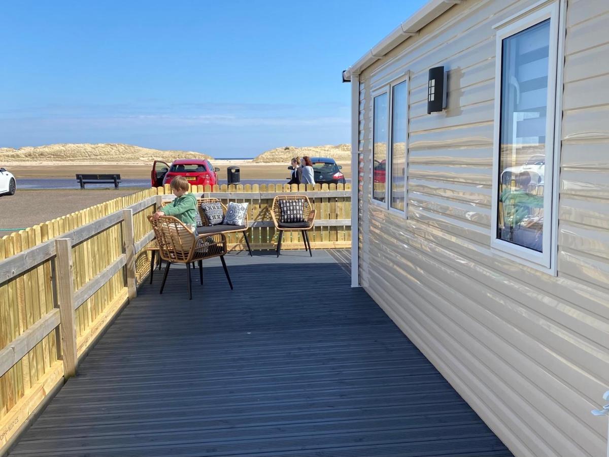 Beachfront Lodge, Lossiemouth Bay ภายนอก รูปภาพ