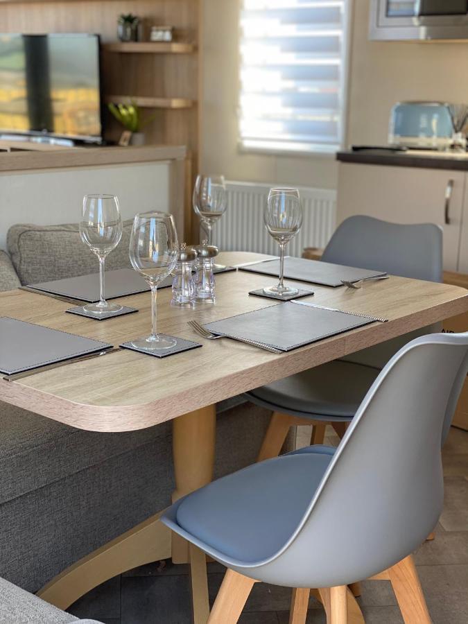 Beachfront Lodge, Lossiemouth Bay ภายนอก รูปภาพ